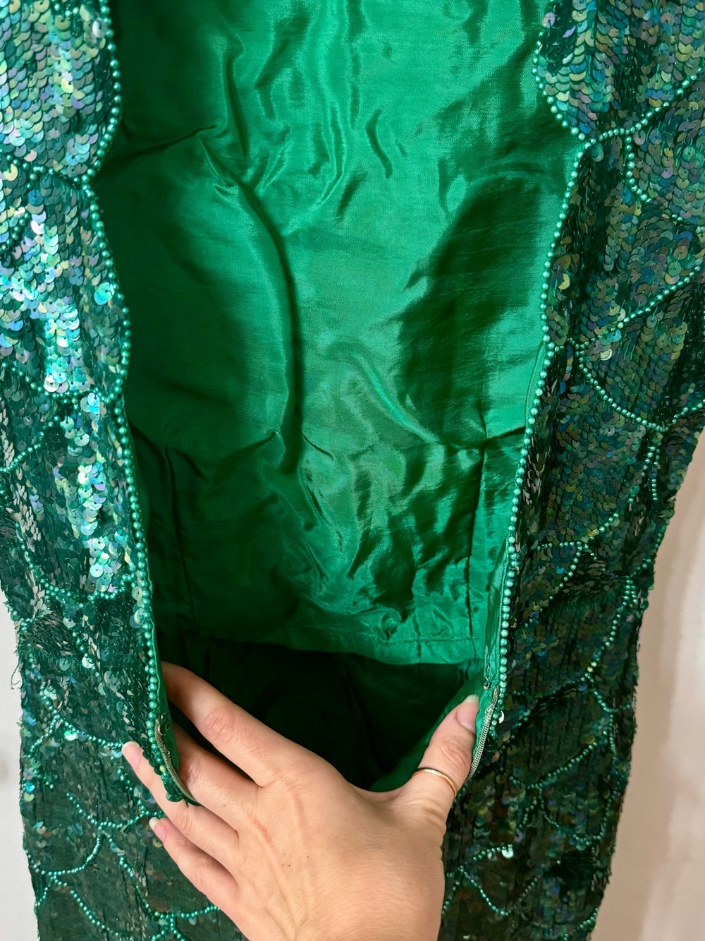 Vintage Emerald Green Sequin Sleeveless Scallop Hem Peek-a-boo Back Dress - Picture 8 of 11